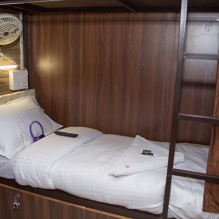 Padne Dormitory Mumbai Bagian luar foto